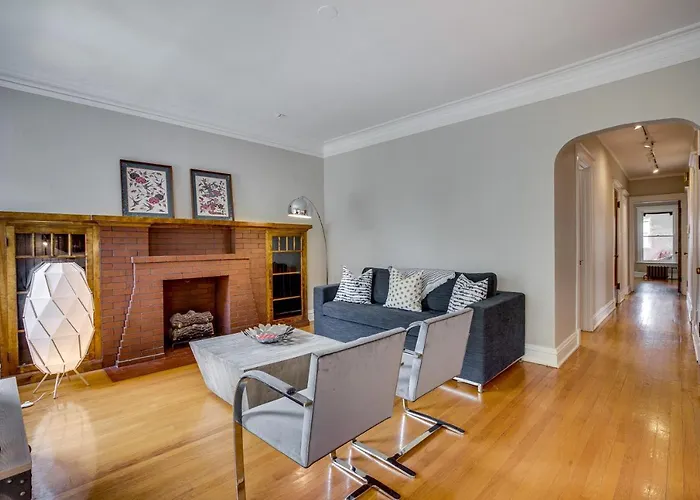Comfortable Vintage North Side Retreat For 8 Chicago