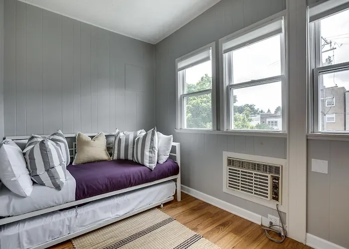 Comfortable Vintage North Side Retreat For 8 Apartment Chicago