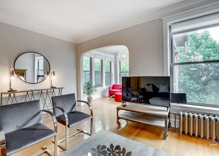 Comfortable Vintage North Side Retreat For 8 Apartment *