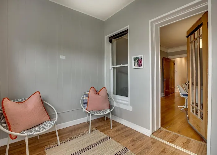 Apartment Comfortable Vintage North Side Retreat For 8 *