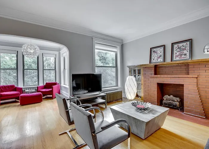 Comfortable Vintage North Side Retreat For 8 * Chicago