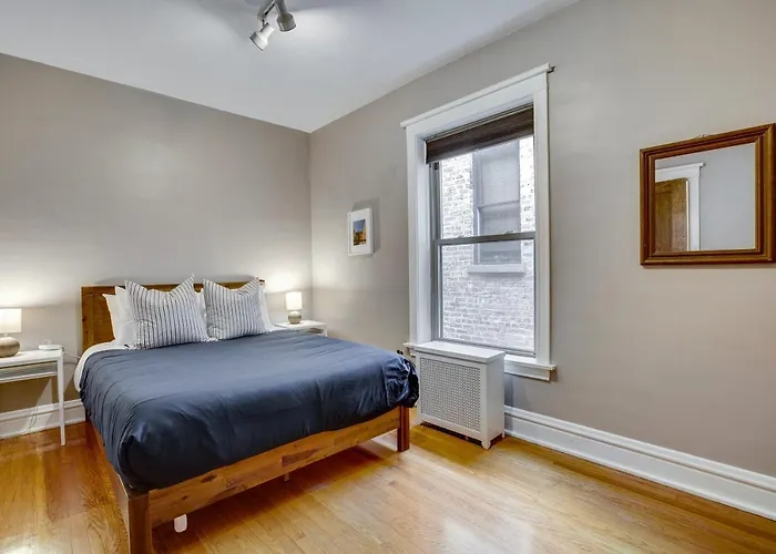 Comfortable Vintage North Side Retreat For 8 * Chicago